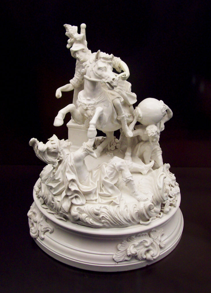 PORCELANA DE ALEJANDRO MAGNO SOBRE BUCÉFALO. REAL FÁBRICA DE LOZA FINA Y PORCELANA DE ALCORA (CASTELLÓN). Museo Arqueológico Nacional (1764)