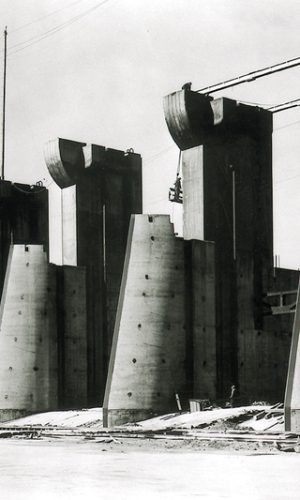 CONSTRUCCIÓN DE LA PRES DE FORT PECK EN 1936 MÁS 10.500 PERSONAS TRABAJAN EN ELLA