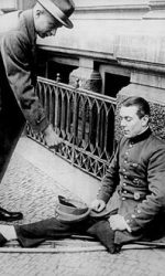 EXCOMBATIENTE ALEMÁN DE LA I GUERRA MUNDIAL PIDIENDO LIMOSNA