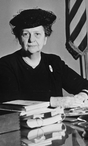 F. PERKINS PRIMERA MINISTRA DE LOS EEUU. FUE UNA LUCHADORA POR LOS DERECHOS LABORALES Y DEFENSORA DEL NEW DEAL