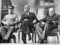 STALIN, ROOSVELT Y CHURCHILL EN LA CONFERENCIA DE TEHERÁN (DICIEMBRE DE 1943)