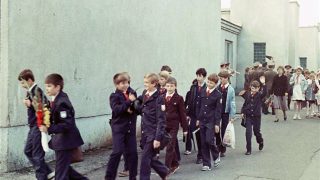 ESTUDIANTES SOVIÉTICOS EN UN VIAJE A MILOVICE (CHECOSLOVAQUIA) EN 1985