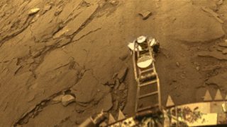 SUPERFICIE DE VENUS CAPATADA POR LA MISIÓN SOVIÉTICA VENERA 14 EN 1982. NINGÚN OTRO PAÍS HA VUELTO A LA SUPERFICIE DE VENUS DESDE ENTONCES