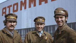 TRABAJADORES DE ATOMMASH (EMPRESA DE INGENIERÍA ATÓMICA) EN 1977